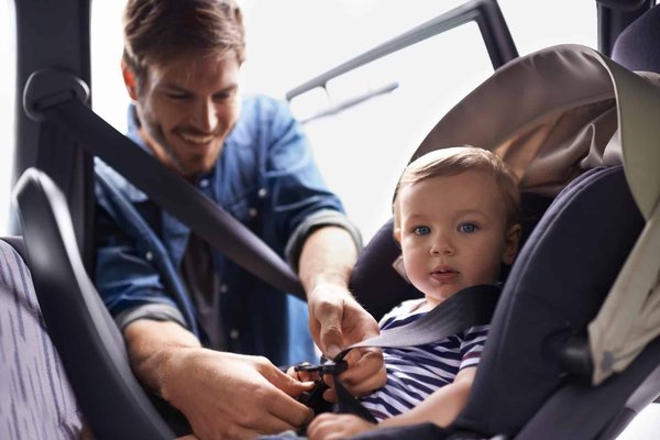 Que savoir avant d'acheter un siège auto pas cher pour votre enfant ?