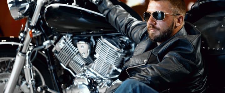 les avantages et inconvénients d’une moto sportive par rapport à une moto de tourisme